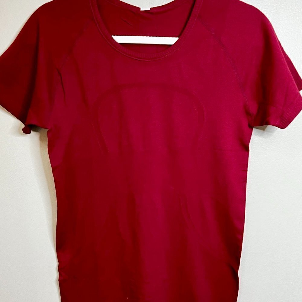 Swiftly Tech Short Sleeve Shirt In Burgundy Size 10